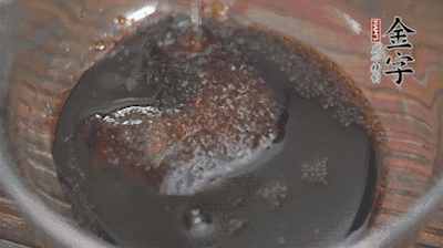 調(diào)配醬汁：耗油、生抽、老抽、糖、鹽、清水?dāng)嚢杈鶆颉?>
					</div>
					<span>步驟 3/5</span>
					<p>調(diào)配醬汁：耗油、生抽、老抽、糖、鹽、清水?dāng)嚢杈鶆颉?/p>
				</li><li>
					<div   id=