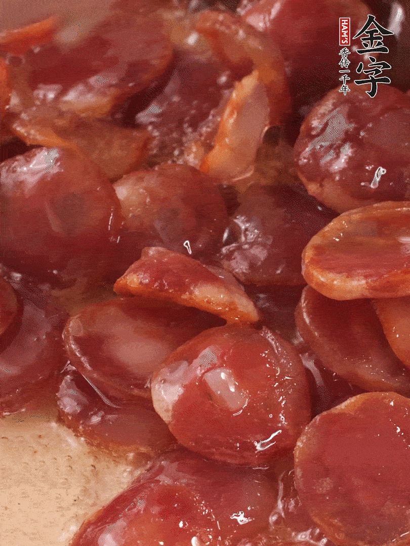 絲苗米洗凈后，用1.5倍水煮至6分熟（偏硬的質地），網篩撈起瀝干水分備用。